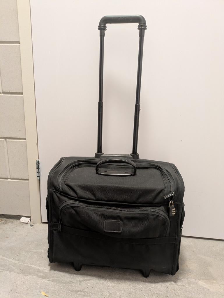 Tumi Alpha kleine rolkoffer, Sieraden, Tassen en Uiterlijk, Koffers, Wieltjes, 50 tot 60 cm, Ophalen of Verzenden, Zo goed als nieuw