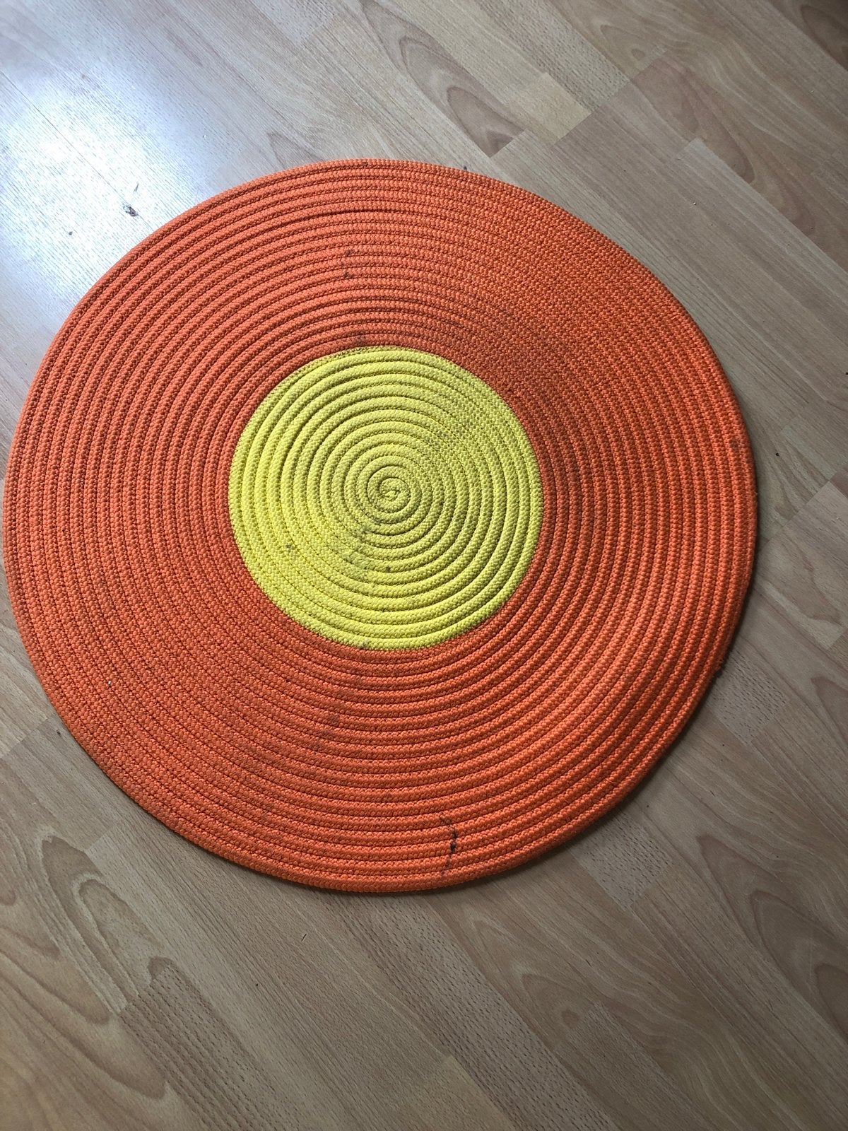 Rond vloerkleed oranje/geel - Zo goed als nieuw, Ophalen, Gebruikt, Rond, Oranje