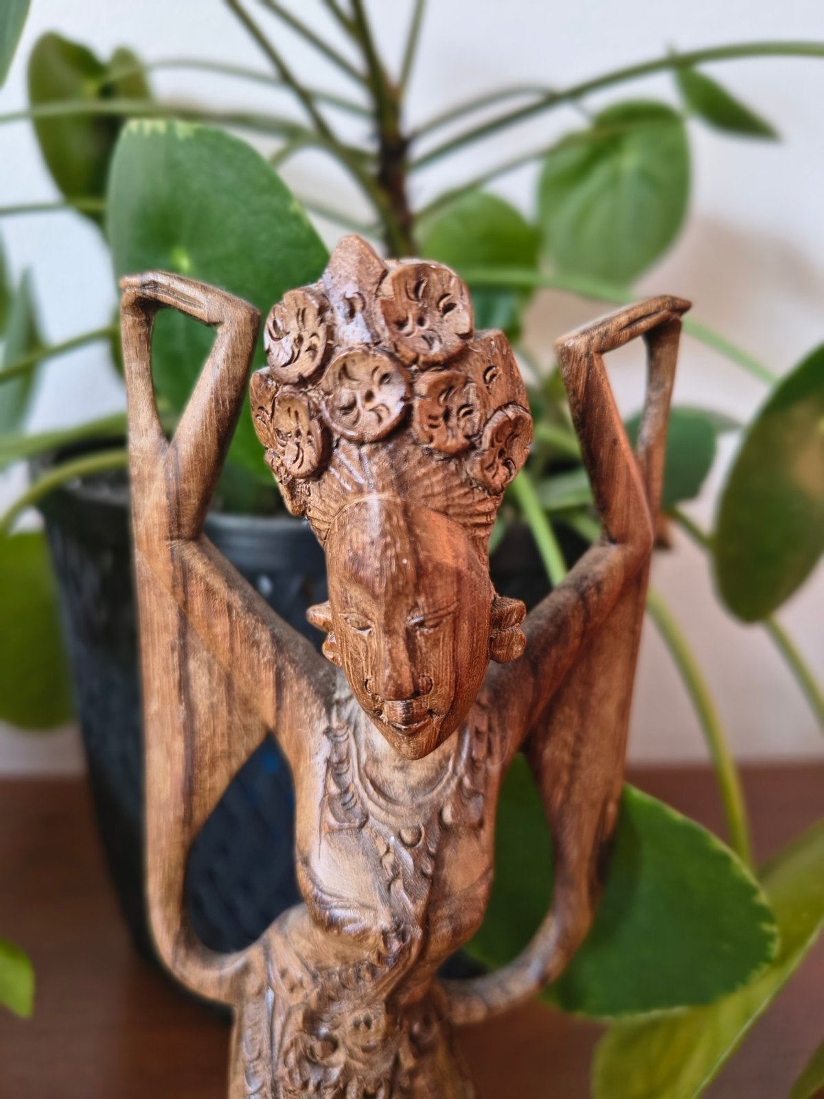 Houtsnijwerk uit Bali, 21 cm hoog, in goede staat, Ophalen of Verzenden