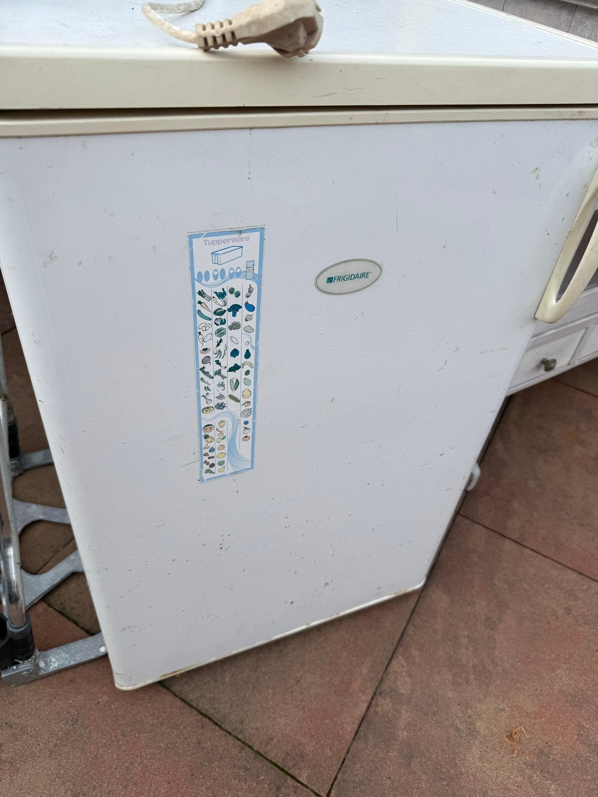 Compacte Frigidaire koelkast, ideaal voor kleine ruimtes, Ophalen, Minder dan 75 liter, Zonder vriesvak, Gebruikt