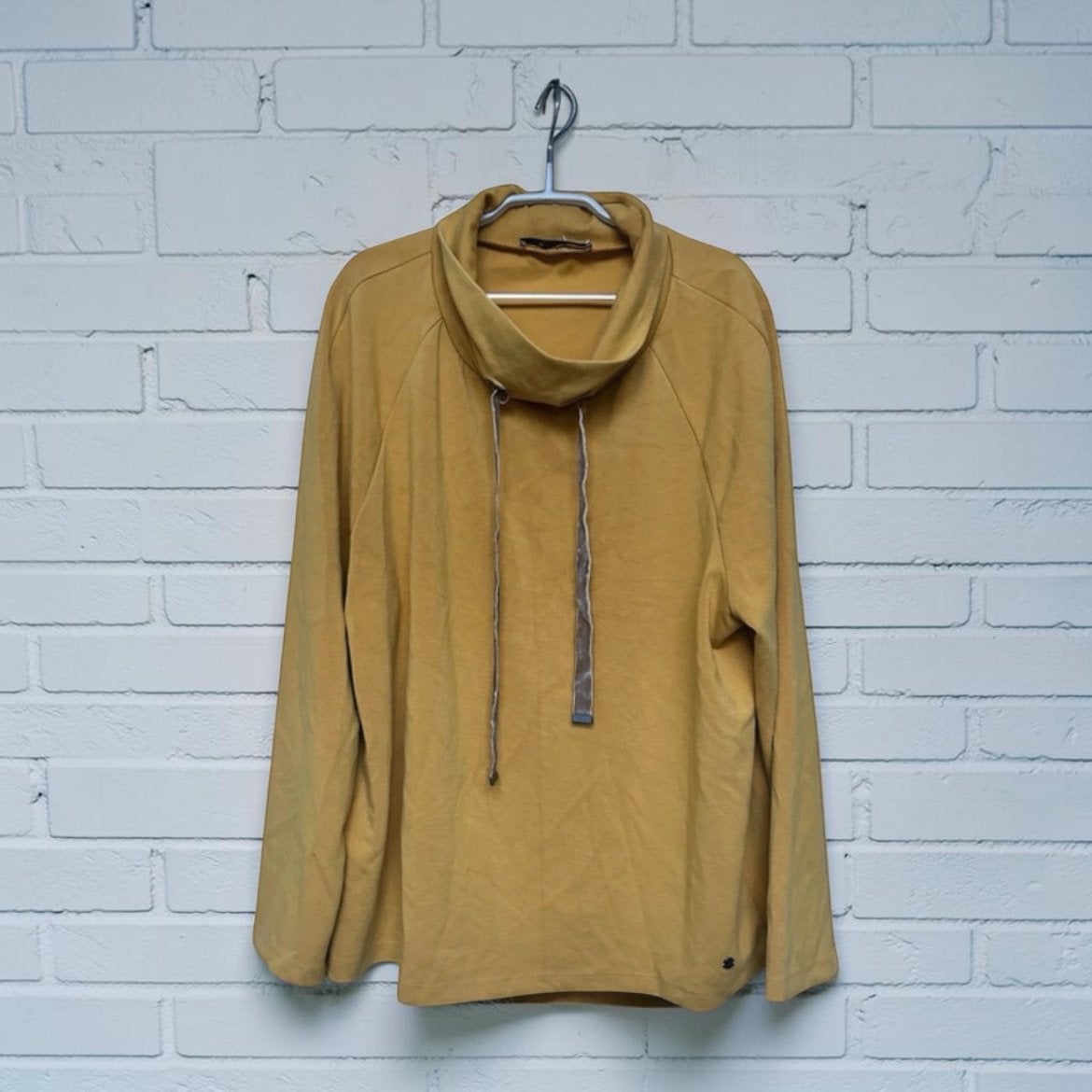 Monari Trui Maat 44 Mosterd Geel Col Rolkraag Soft Feel, Kleding | Dames, Verzenden, Geel, Maat 42/44 (L), M