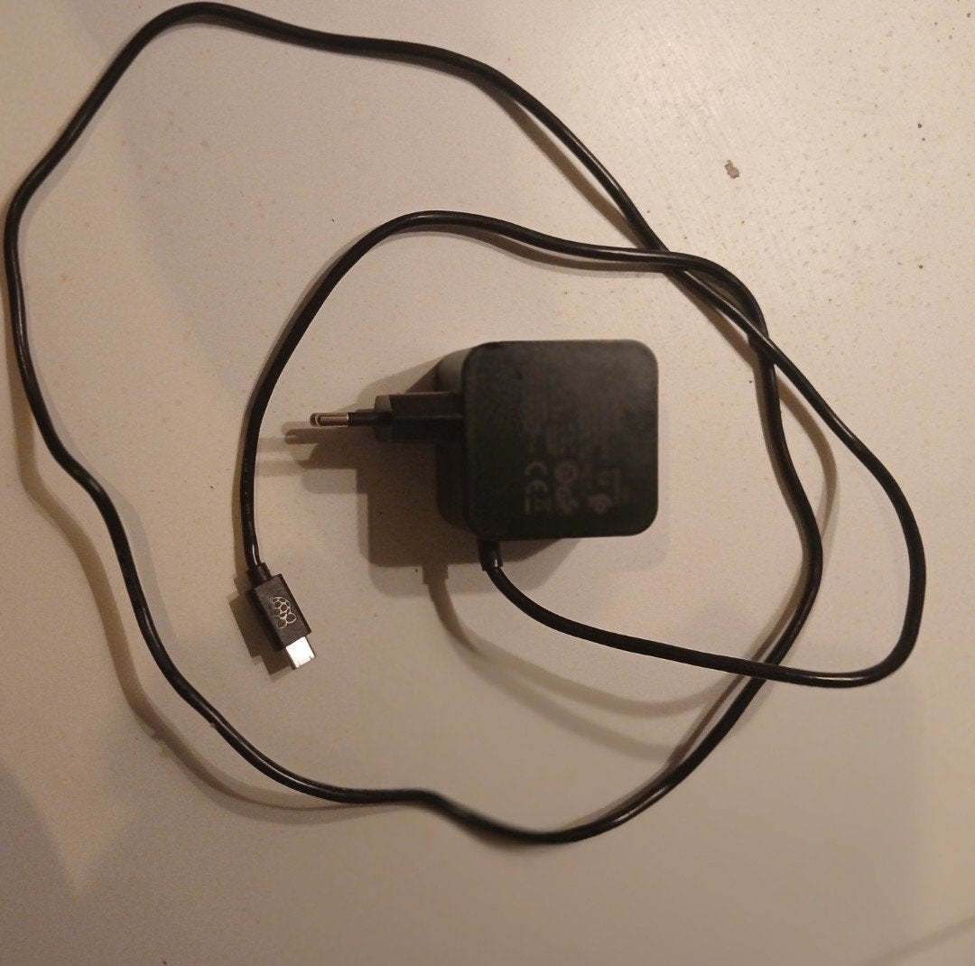 Raspberry Pi 27W USB-C Voeding Zwart
Adapter, oplader, accu, Ophalen of Verzenden, Zo goed als nieuw, Raspberry