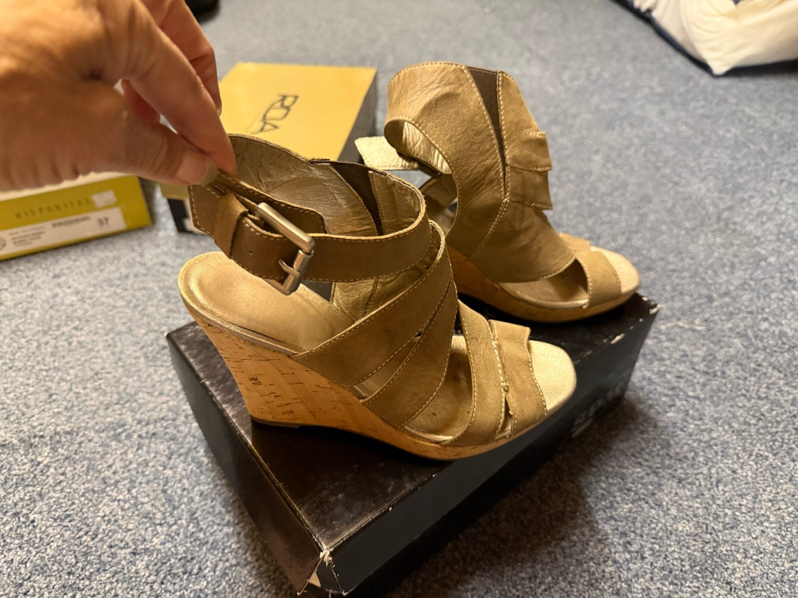 SPM Sandalen met sleehak - Zo goed als nieuw, Kleding | Dames, Schoenen, Ophalen of Verzenden, Zo goed als nieuw, Beige, Sandalen of Muiltjes
