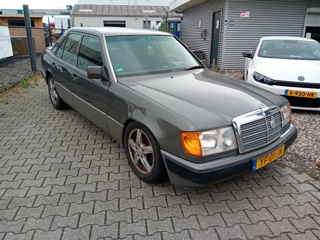 Mercedes-Benz 200-Serie 2.6 260 E AUT U9 1990 Grijs APK 2027, Stof, 1440 kg, Zwart, 2597 cc