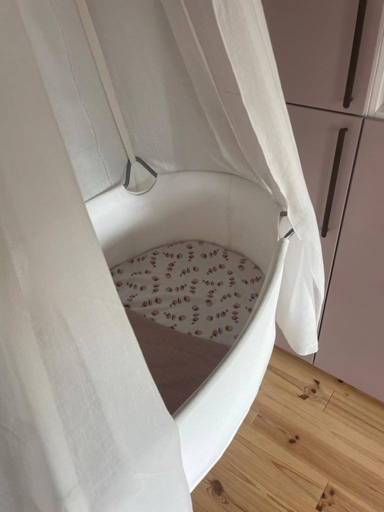 Witte Wieg met Hemeltje - Leander- Zo goed als nieuw, Kinderen en Baby's, Babywiegjes en Ledikanten, Ophalen, Zo goed als nieuw