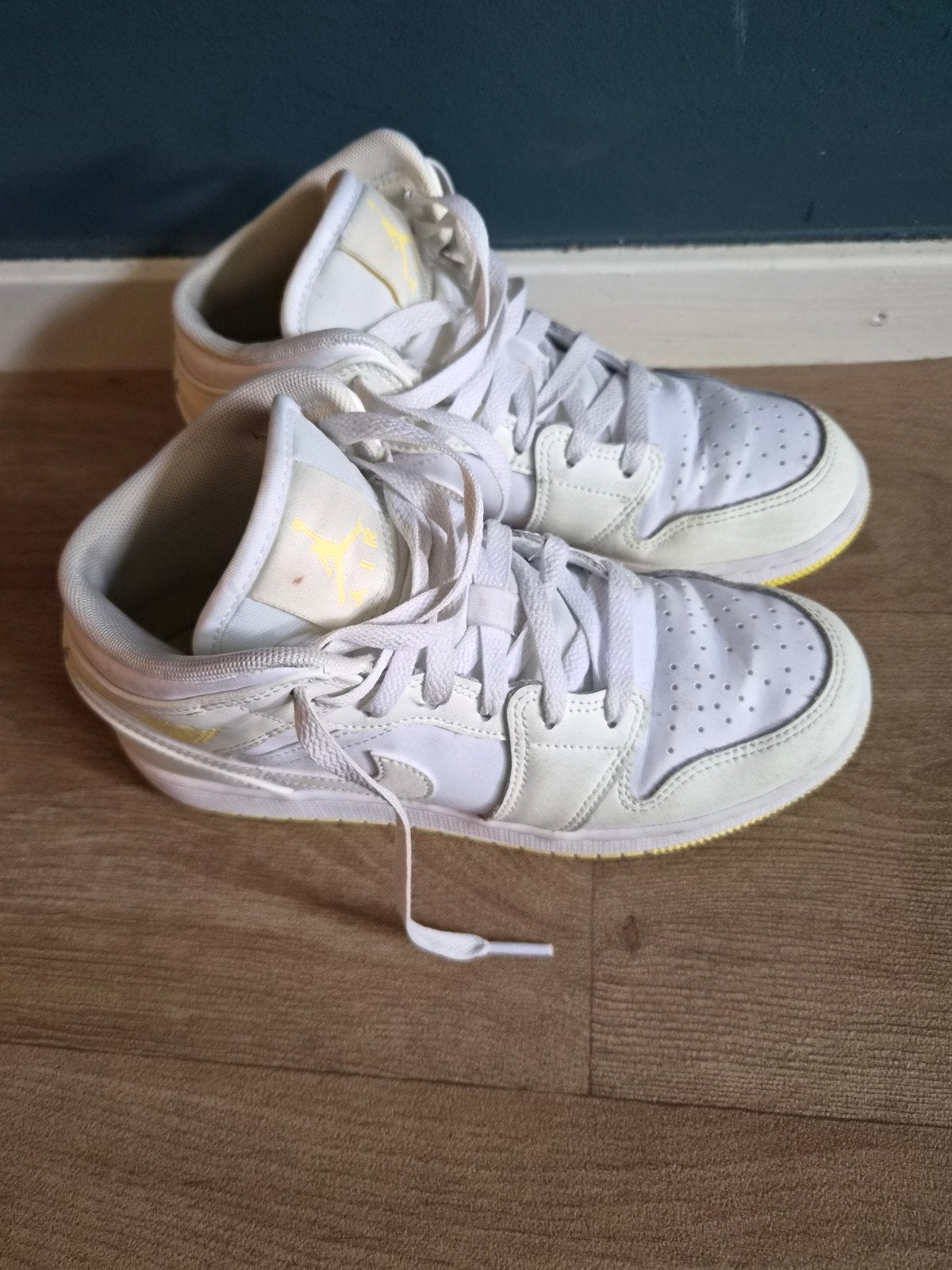 Nike Air Jordan sneakers gedragen met lichte gebruiksspore, Gebruikt, Jongen of Meisje, Schoenen, Ophalen of Verzenden