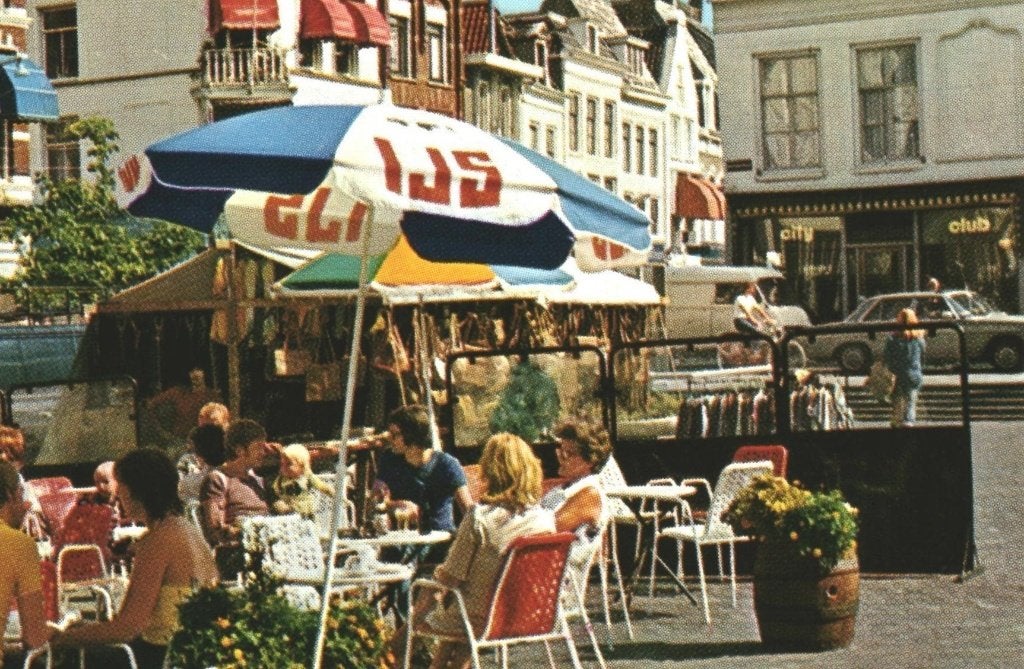 38335 Leeuwarden Het Waag plein _Nette kaart Onbeschreven, Ophalen of Verzenden, 1960 tot 1980, Ongelopen, Friesland