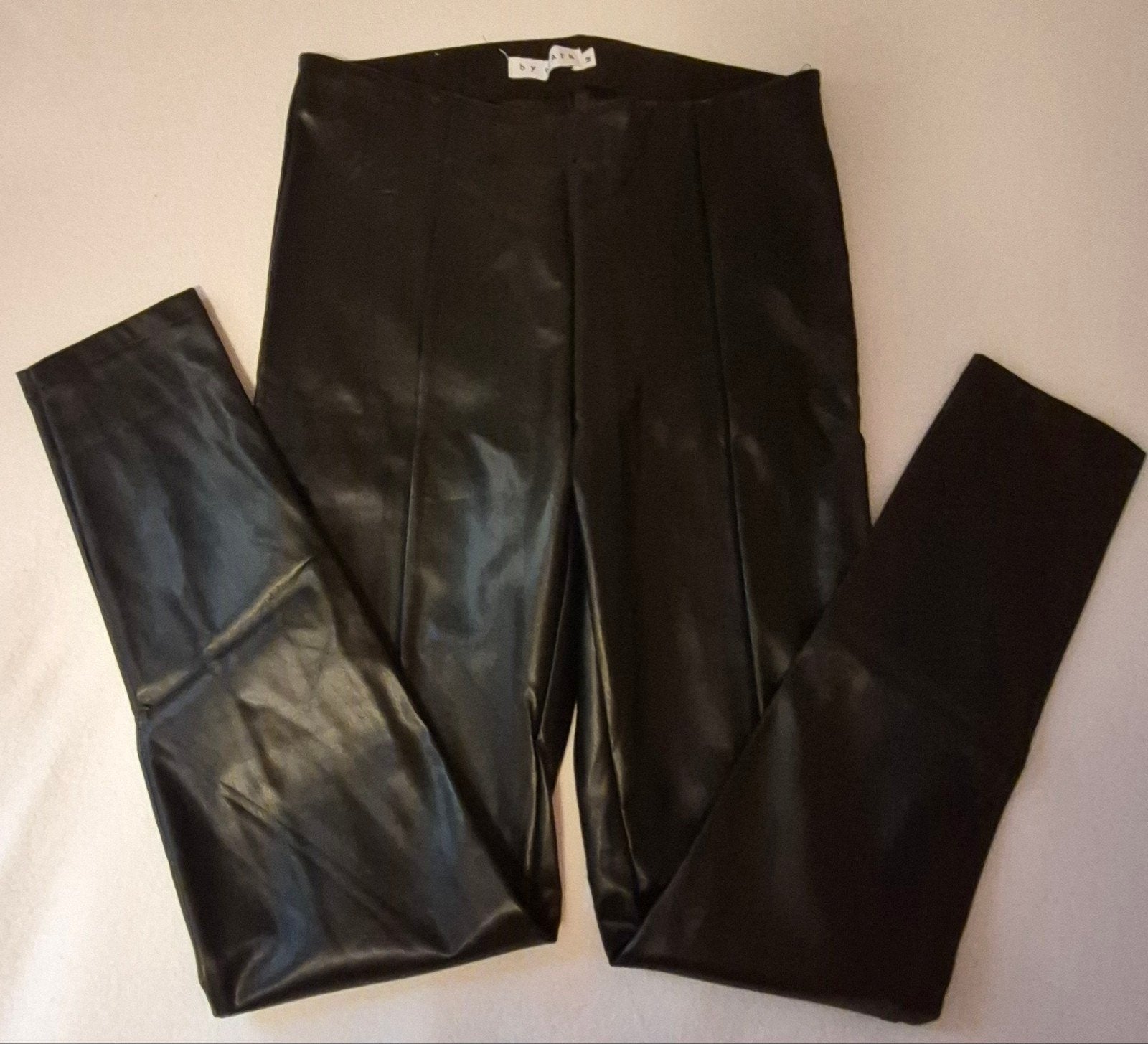 Zwarte imitatie leren legging van By Clara, maat M, Maat 38/40 (M), Zwart, Ophalen of Verzenden, Zo goed als nieuw