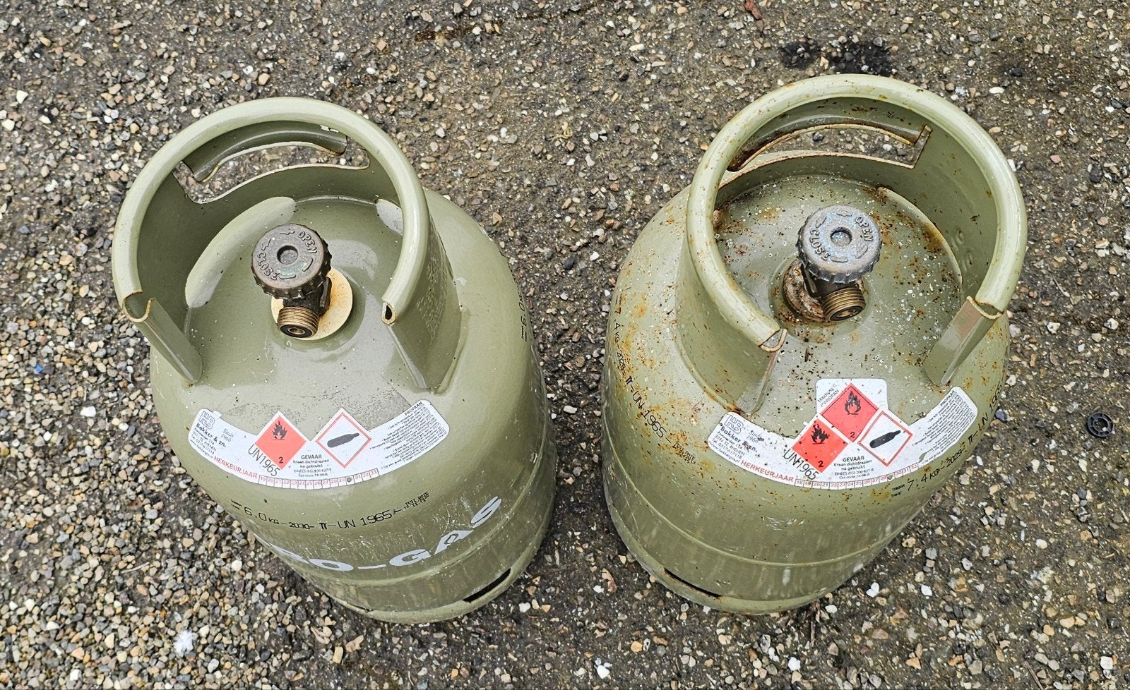 2 kleine gasflessen beiden nog gekeurd zijn leeg !, Ophalen, Zo goed als nieuw