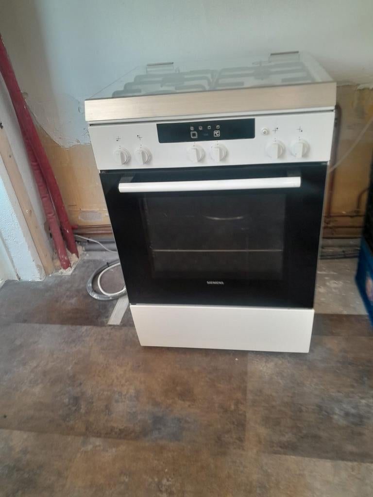 Siemens gasfornuis met oven en 2-fase Perilex stekker, Witgoed en Apparatuur, Fornuizen, Ophalen