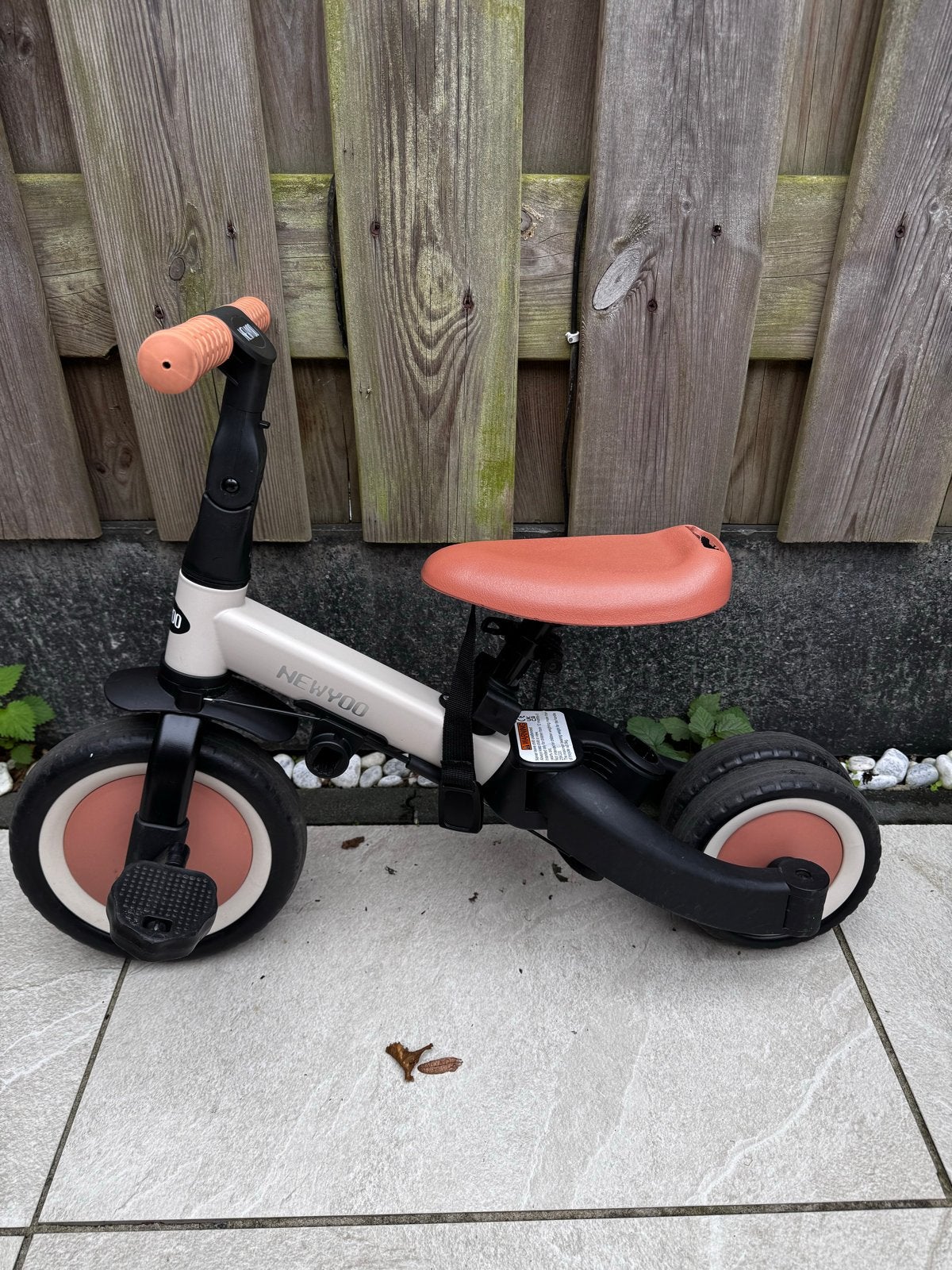 Foto 3 van NEWYOO 4-in-1 Kinderdriewieler/Loopfiets - Zo goed als nieuw