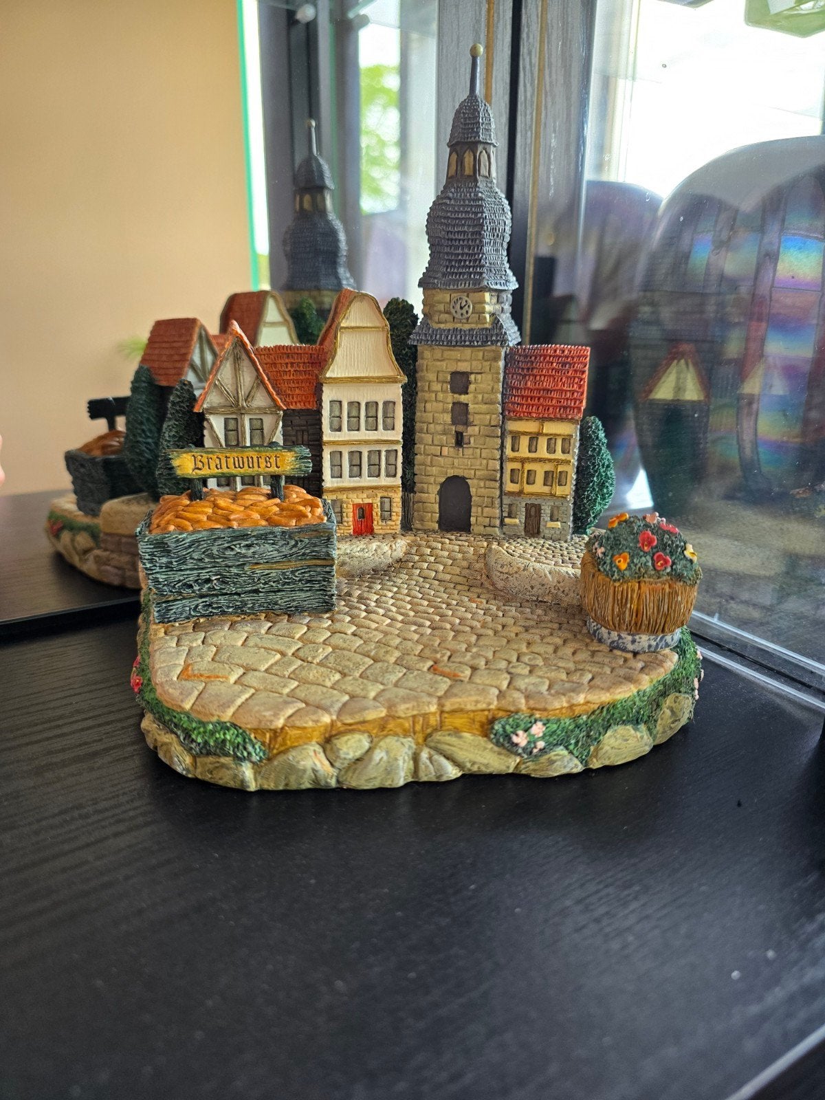 Goebel Hummelscapes "Around The Town" (1996) –, Diversen, Kerst, Ophalen of Verzenden, Zo goed als nieuw