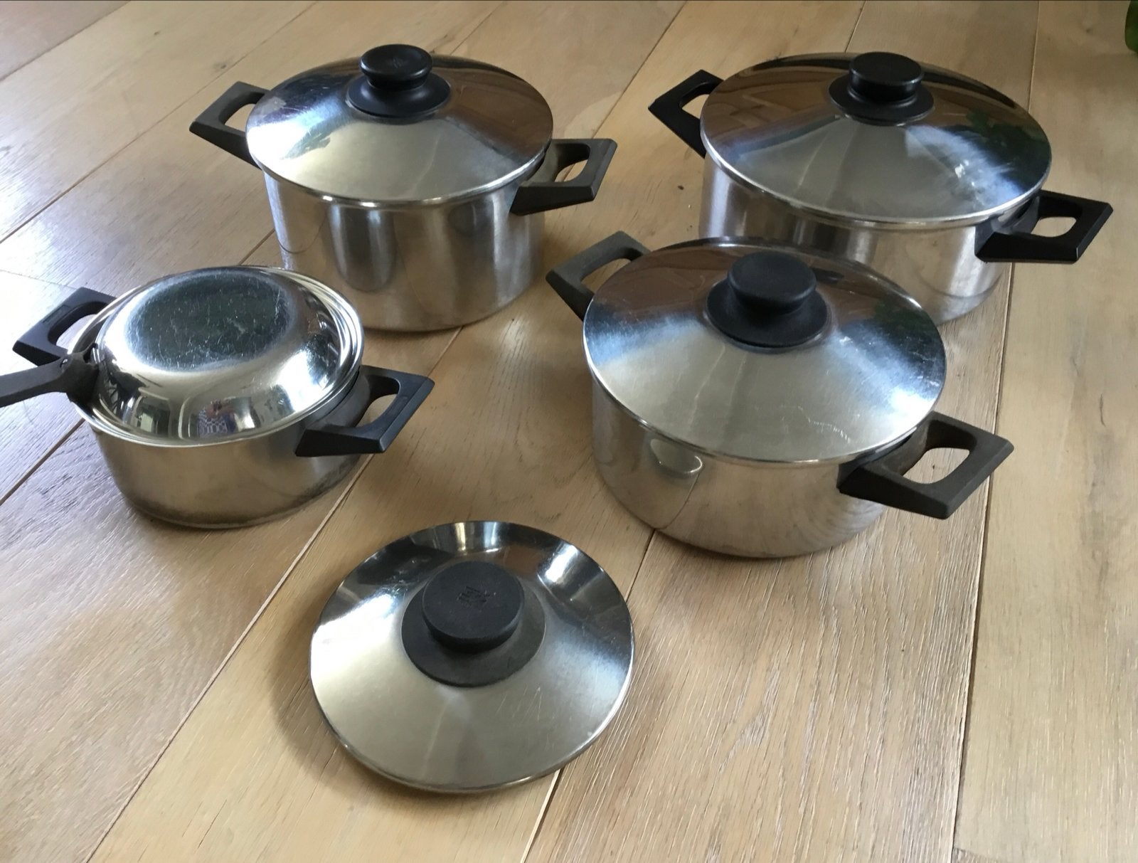 WMF Pannenset - 4 RVS pannen met deksels, Huis en Inrichting, Keuken | Potten en Pannen, Ophalen, Gebruikt, Met deksel, Pannenset