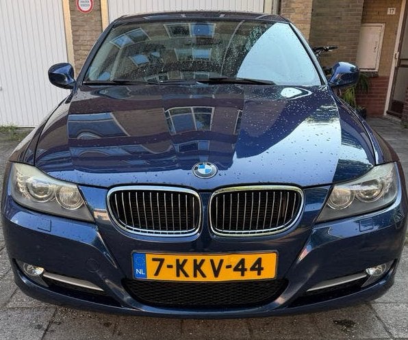 BMW 318i Lci High Executive | Keyless Leder Blauw APK 06-‘27, Automaat, Euro 5, 1995 cc, Zwart