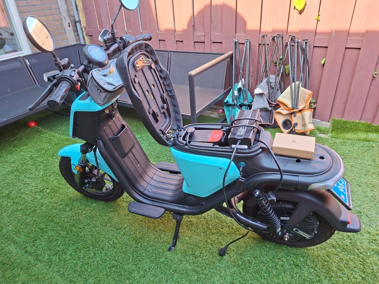 Niu Scooter met Blauw Kenteken - Zo goed als nieuw, Ophalen