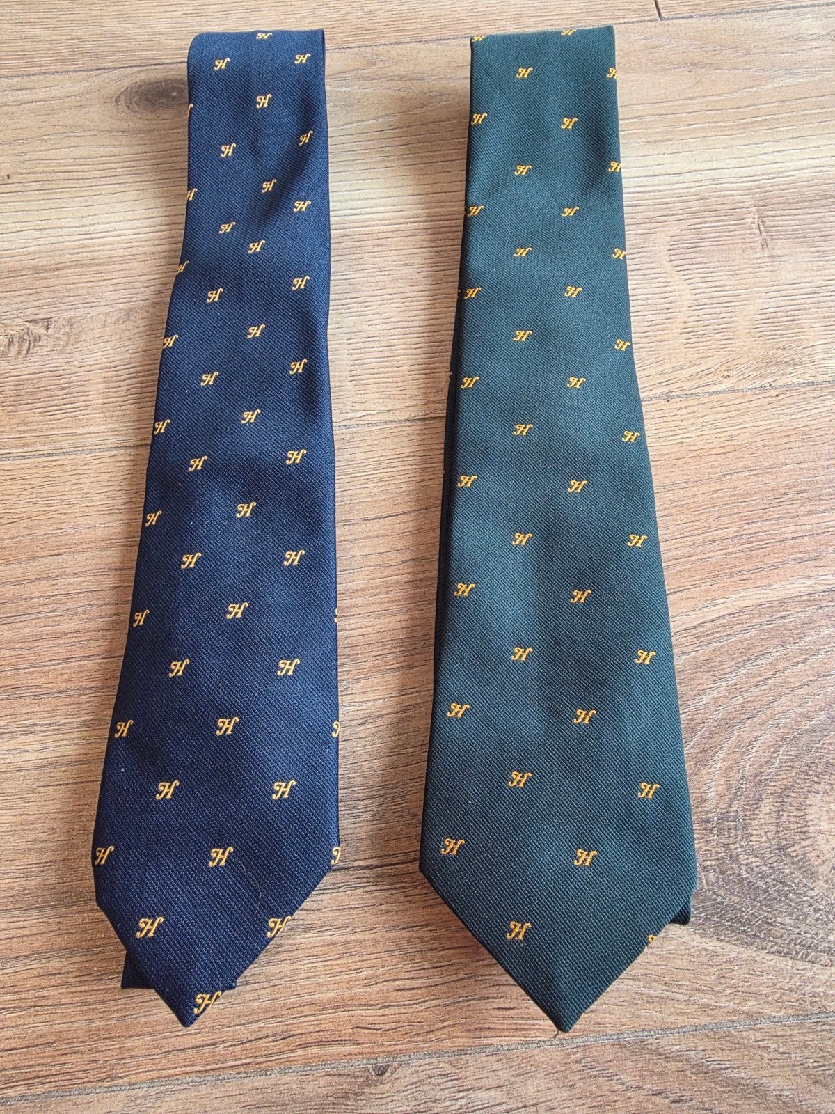 Set van 2 originele Heineken stropdassen (groen & blauw), Verzamelen, Ophalen of Verzenden, Zo goed als nieuw, Kleding, Heineken