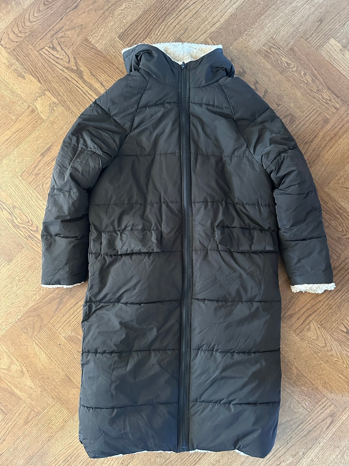 Lange zwarte winterjas met teddy voering, maat M/L, Ophalen of Verzenden, Zo goed als nieuw, Maat 42/44 (L), Zwart