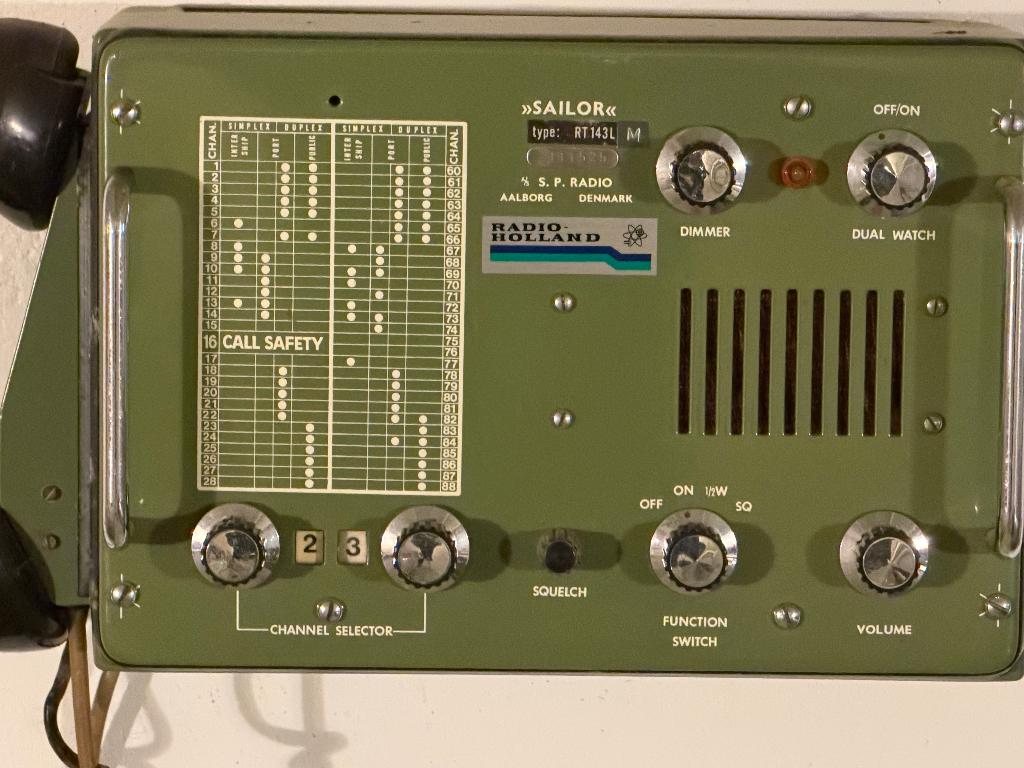 Vintage SAILOR marifoon – RT143L – Radio Holland, Watersport en Boten, Navigatiemiddelen en Scheepselektronica, Ophalen, Zo goed als nieuw