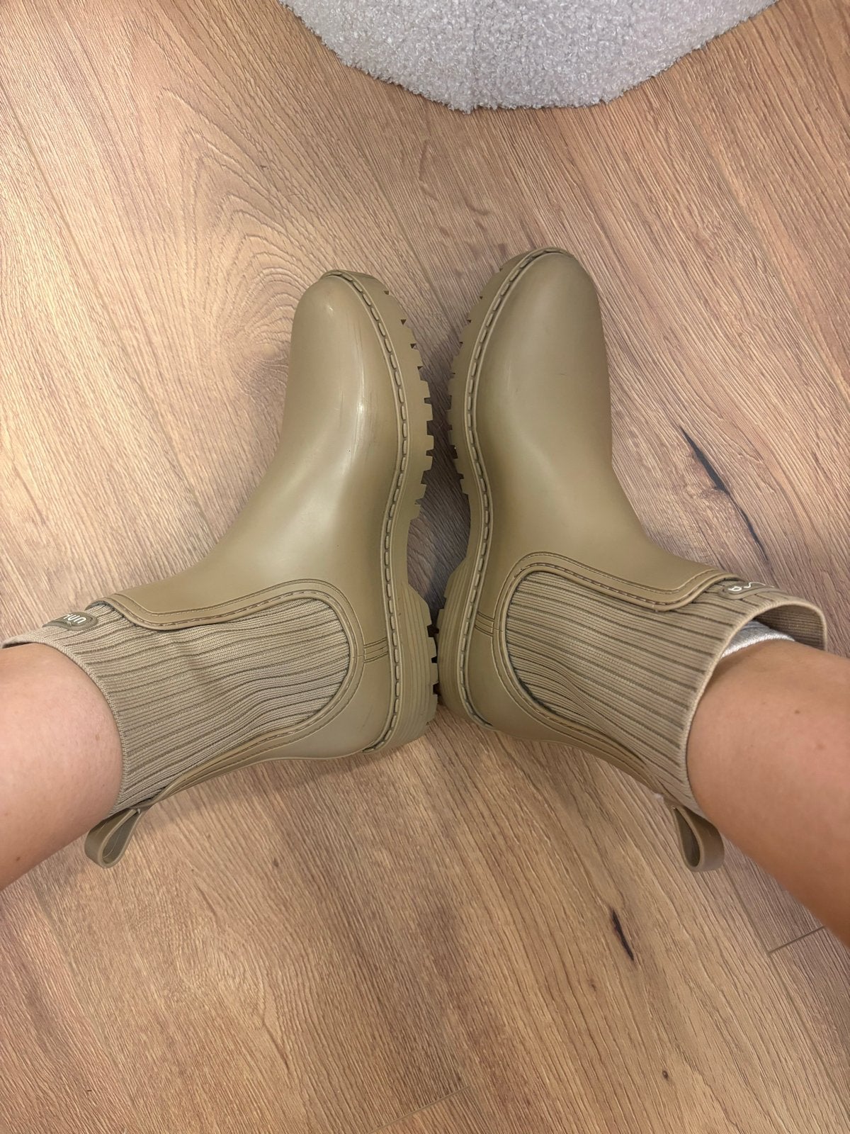 Stijlvolle beige regenlaarzen met gebreide boord, Ophalen of Verzenden, Zo goed als nieuw, Beige, Regenlaarzen