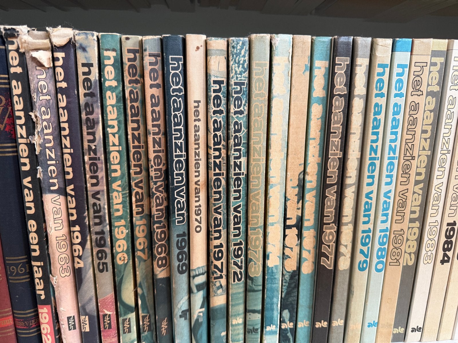 Complete serie Het Aanzien van 1962-2025 + Winkler Prins, Boeken, Ophalen, Gelezen, Algemeen, Complete serie