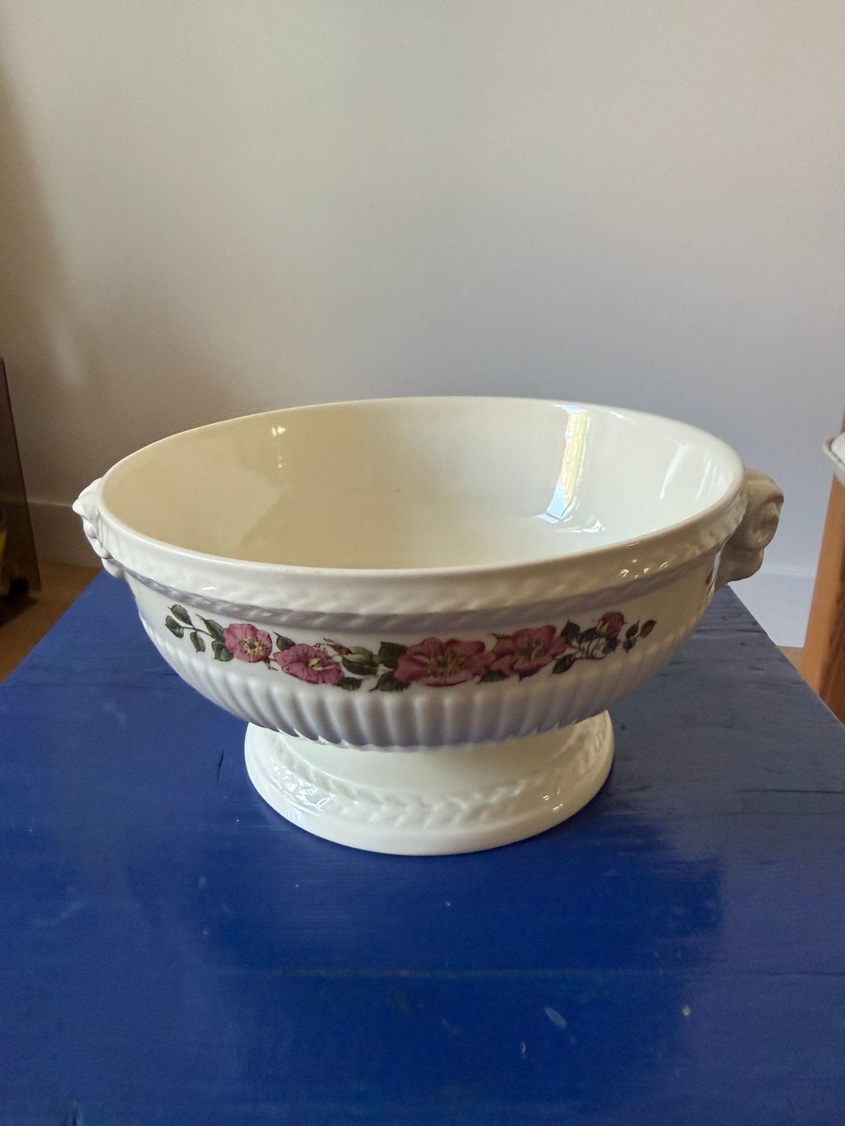 Wedgwood Etruria & Barlaston "Briar Rose" Fruitschaal, Antiek en Kunst, Antiek | Schalen, Ophalen of Verzenden
