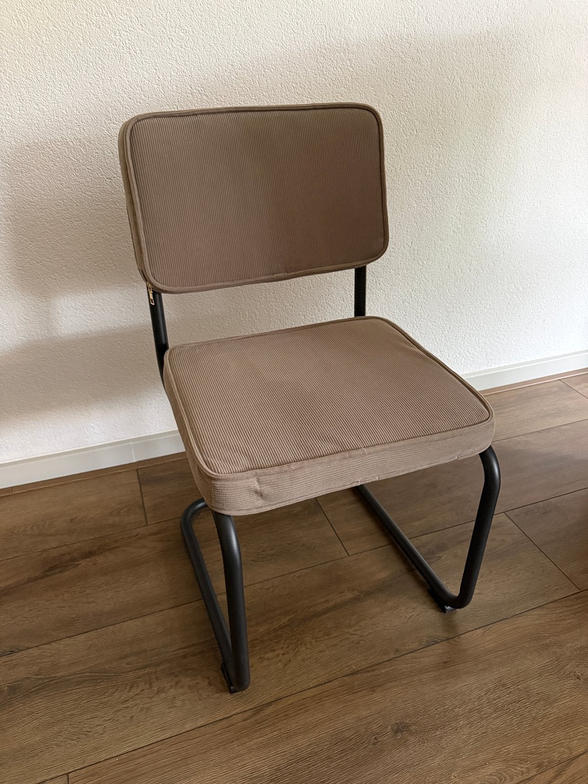 Eetkamerstoel met ribstof en zwart metalen frame, Ophalen, Gebruikt, Zwart, Vijf, Zes of meer stoelen