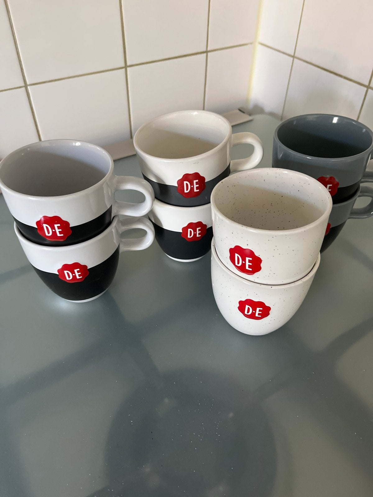 Douwe Egberts DE Mokken en Kommen - 8 stuks Diverse Sets, Gebruikt, Overige merken, Keramiek, Modern