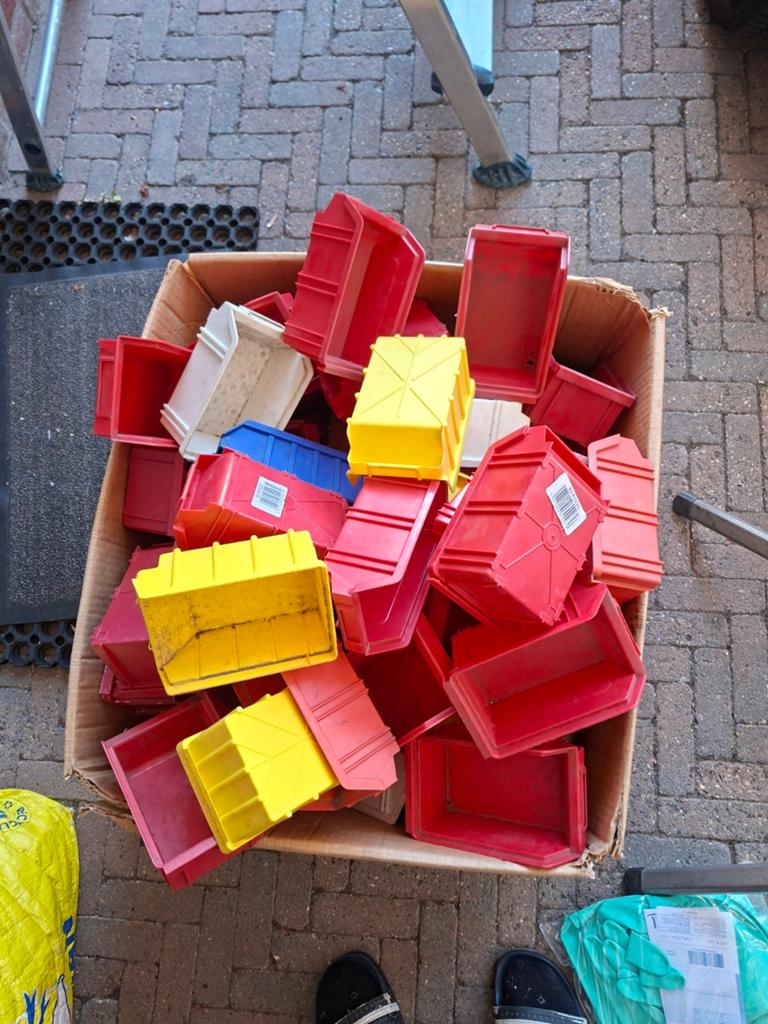 Hele doos magazijn bakjes, Ophalen, Doos, Minder dan 35 cm, Minder dan 50 cm