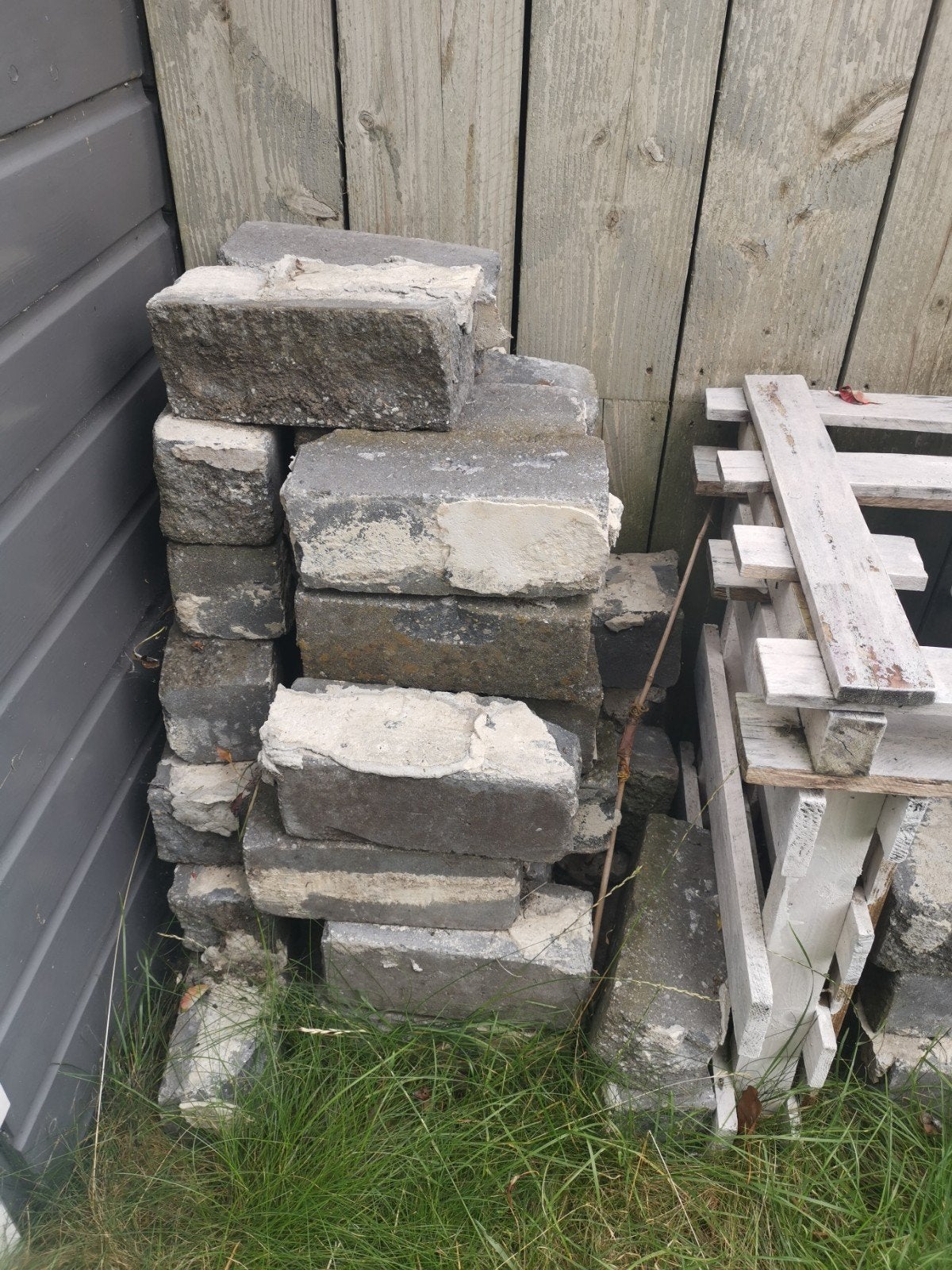 Gratis af te halen: Partij stenen in Gouda, Tuin en Terras, Tegels en Klinkers, Gebruikt, Overige typen, Beton, Minder dan 5 m²
