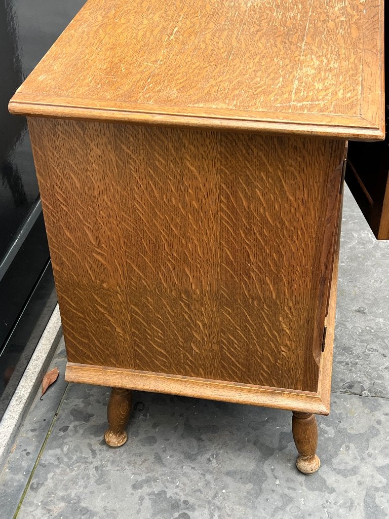Foto 7 van Kast met 2 deuren ,Tv kast , eiken en fineerhout vintage