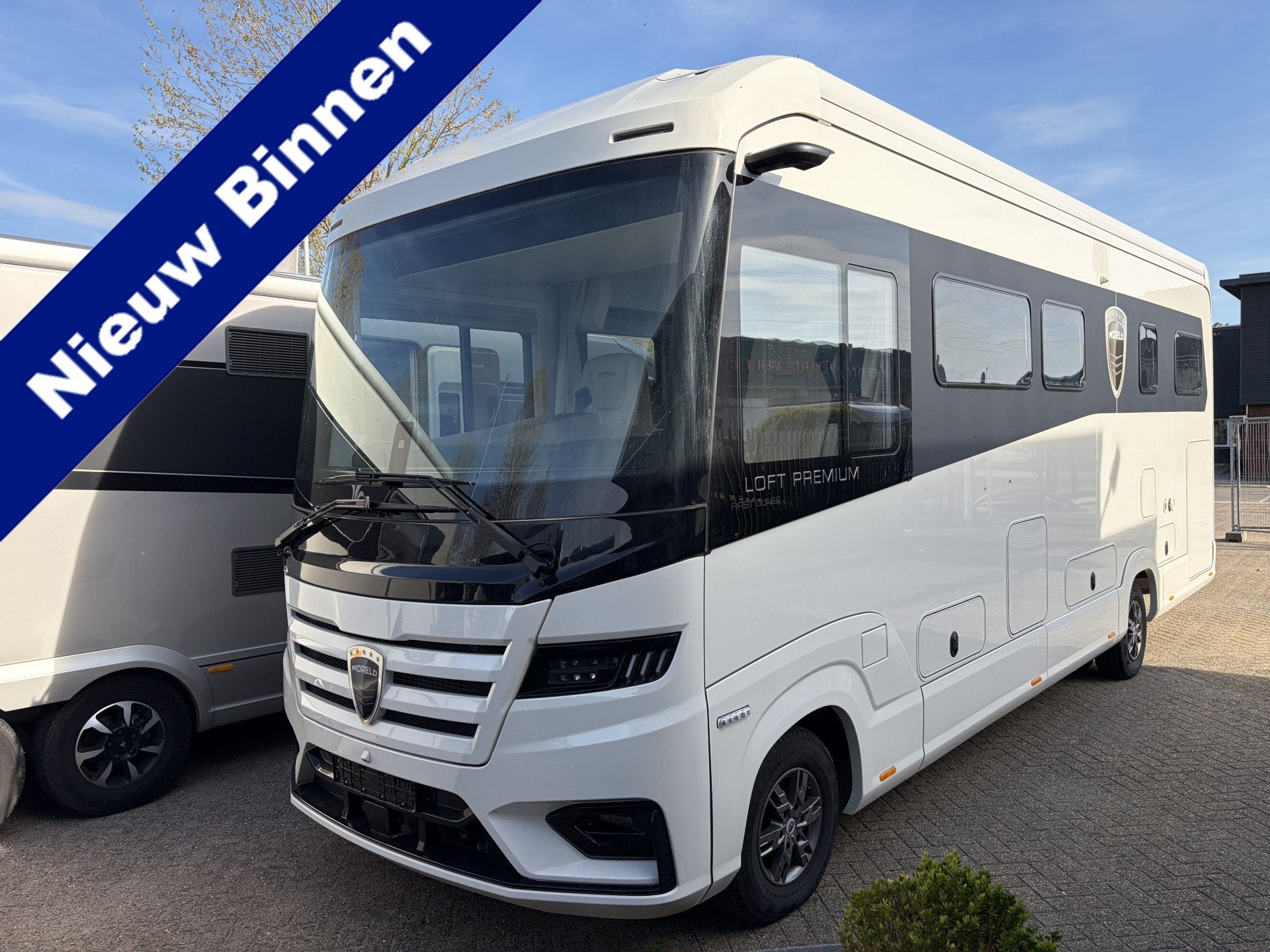 Morelo LOFT PREMIUM 86 LB Barzit met hefbed Cameraspiegels B, Galliersweg 39
5349AT  OSS, NL, Diesel, 8 tot 9 meter, Mark@niesmannbischoff.nl