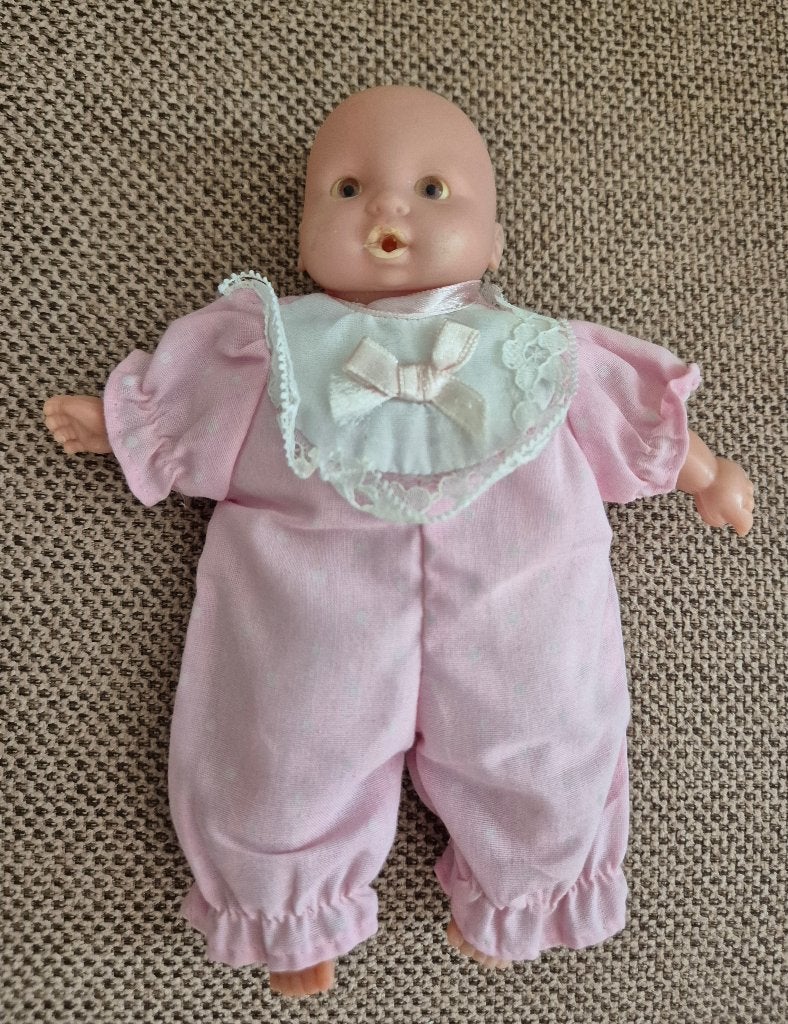 Babypopje met stoffen lijfje 16 cm (Vintage), Verzenden