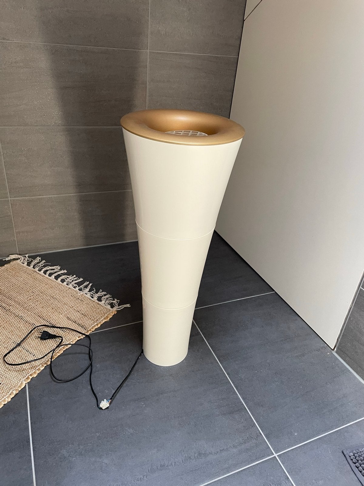 Moderne vloerlamp met sfeervolle verlichting, Huis en Inrichting, Lampen | Vloerlampen, Ophalen, Kunststof, Gebruikt, 100 tot 150 cm