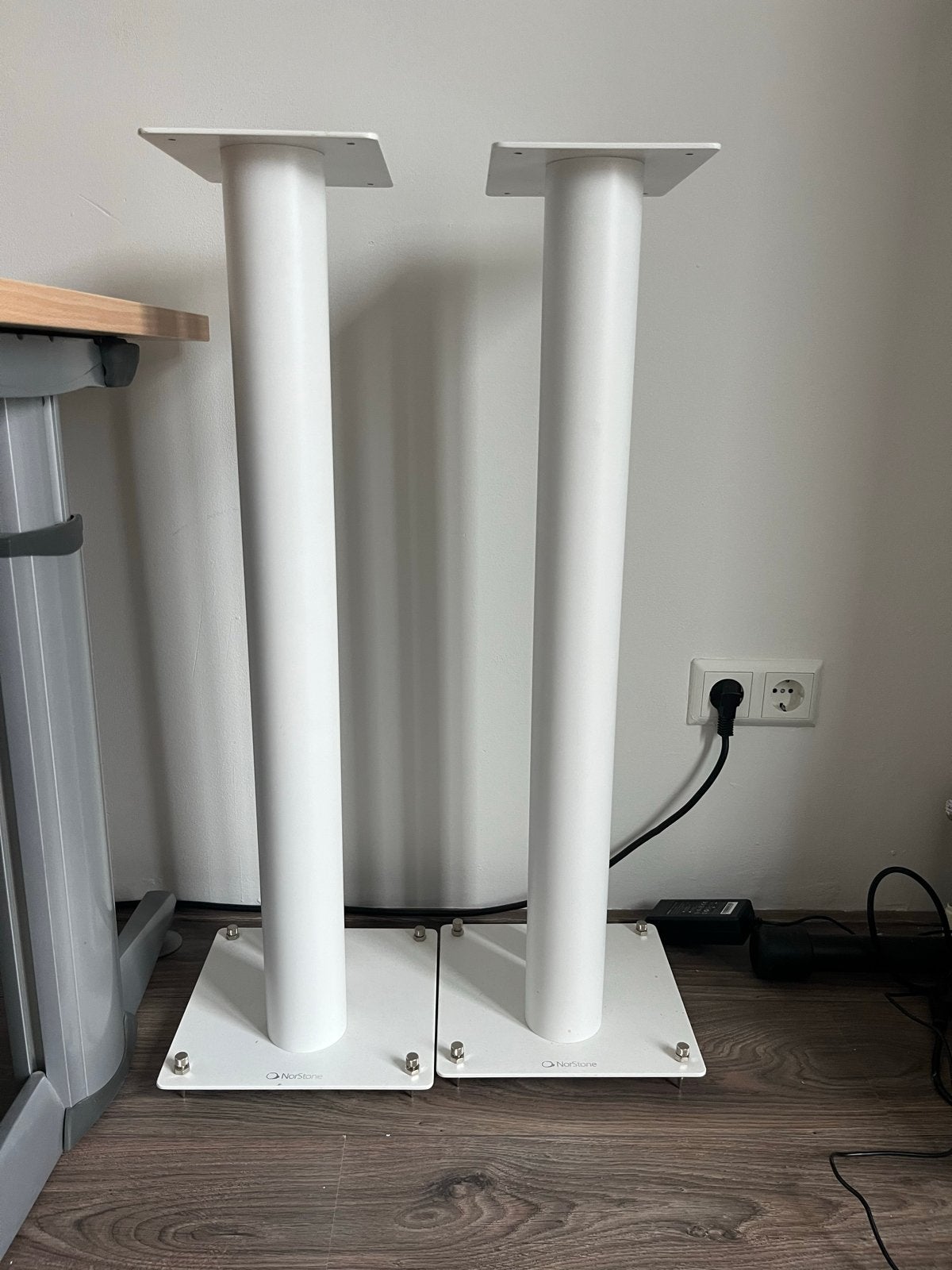 Norstone Stylum 3 Luidsprekerstandaards Wit (800mm), Audio, Tv en Foto, Luidsprekers, Inclusief standaarden, Overige typen, Zo goed als nieuw