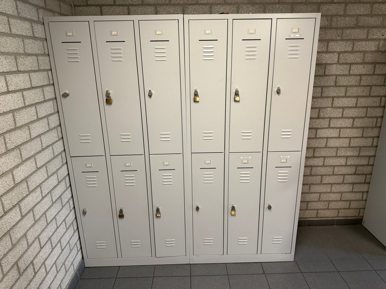 Lockers 6 per kast on totaal 5 kasten met 30 lockers, Ophalen of Verzenden, Zo goed als nieuw