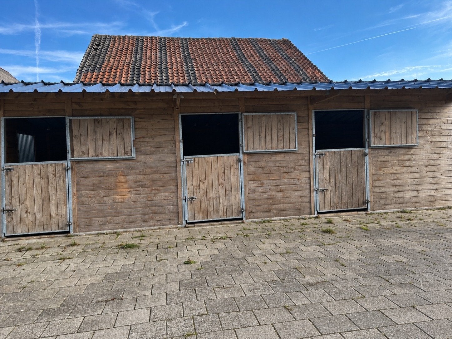 Paardenstal te koop, Stalling, 2 of 3 paarden of pony's