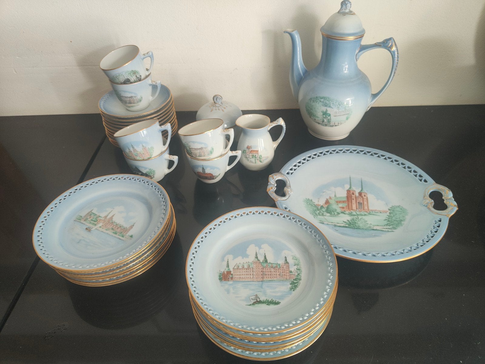 Theeservies Bing & Grøndahl, serie Danmarksstellet, Ophalen