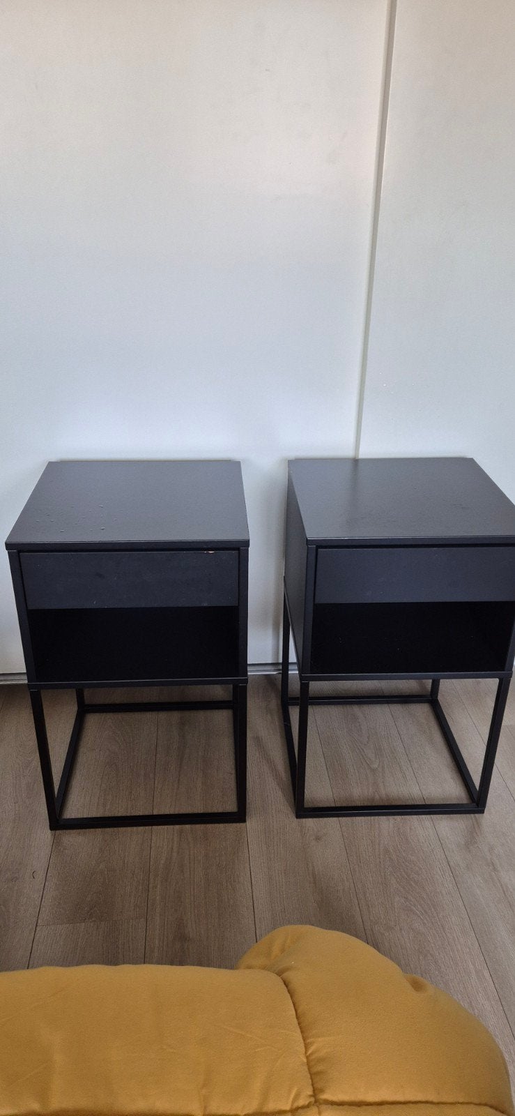 2x IKEA Vikhammer nachtkastjes zwart met lade, Ophalen, Zo goed als nieuw, Minder dan 45 cm, Minder dan 55 cm