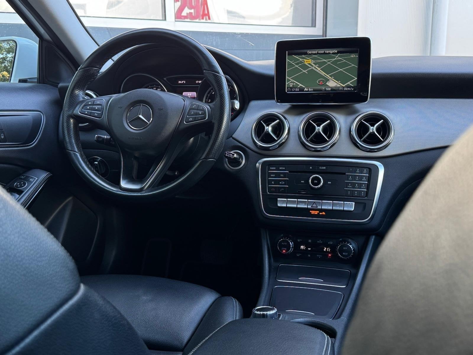 Mercedes GLA-klasse 180 Business Solution AMG Upgrade Editio, Gebruikt, Euro 6, 4 cilinders, 715 kg