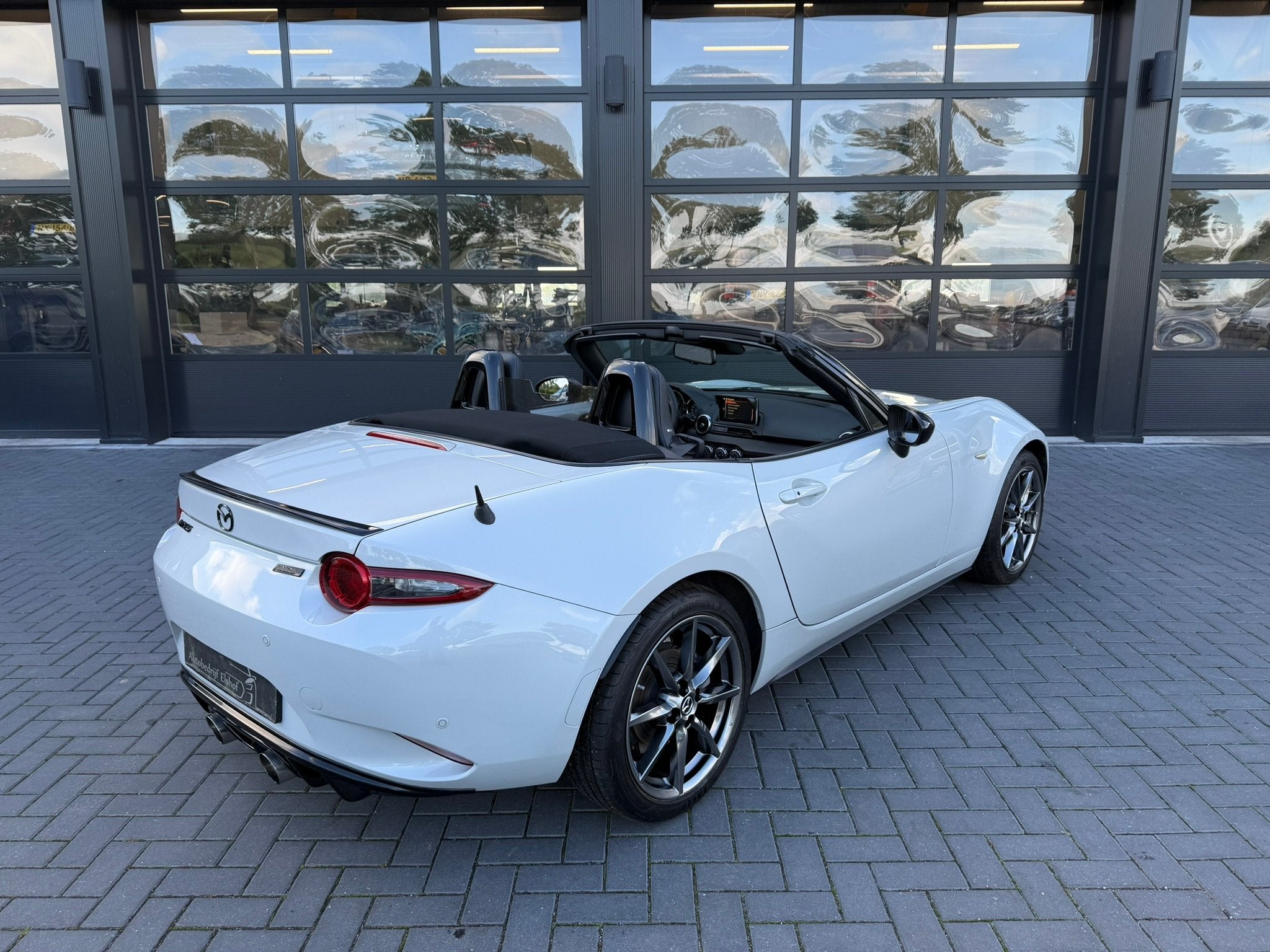 Mazda MX-5 1.5 SkyActiv-g Carplay / Bose (bj 2018), Keurmerk '100% Onderhouden', Gebruikt, Cabriolet, Wit