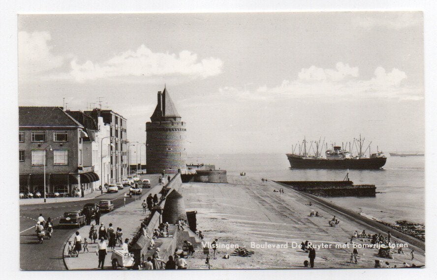 Vlissingen Boulevard met De Ruyter (schip ijscokar auto's), Verzamelen, Ophalen of Verzenden, 1960 tot 1980, Zeeland