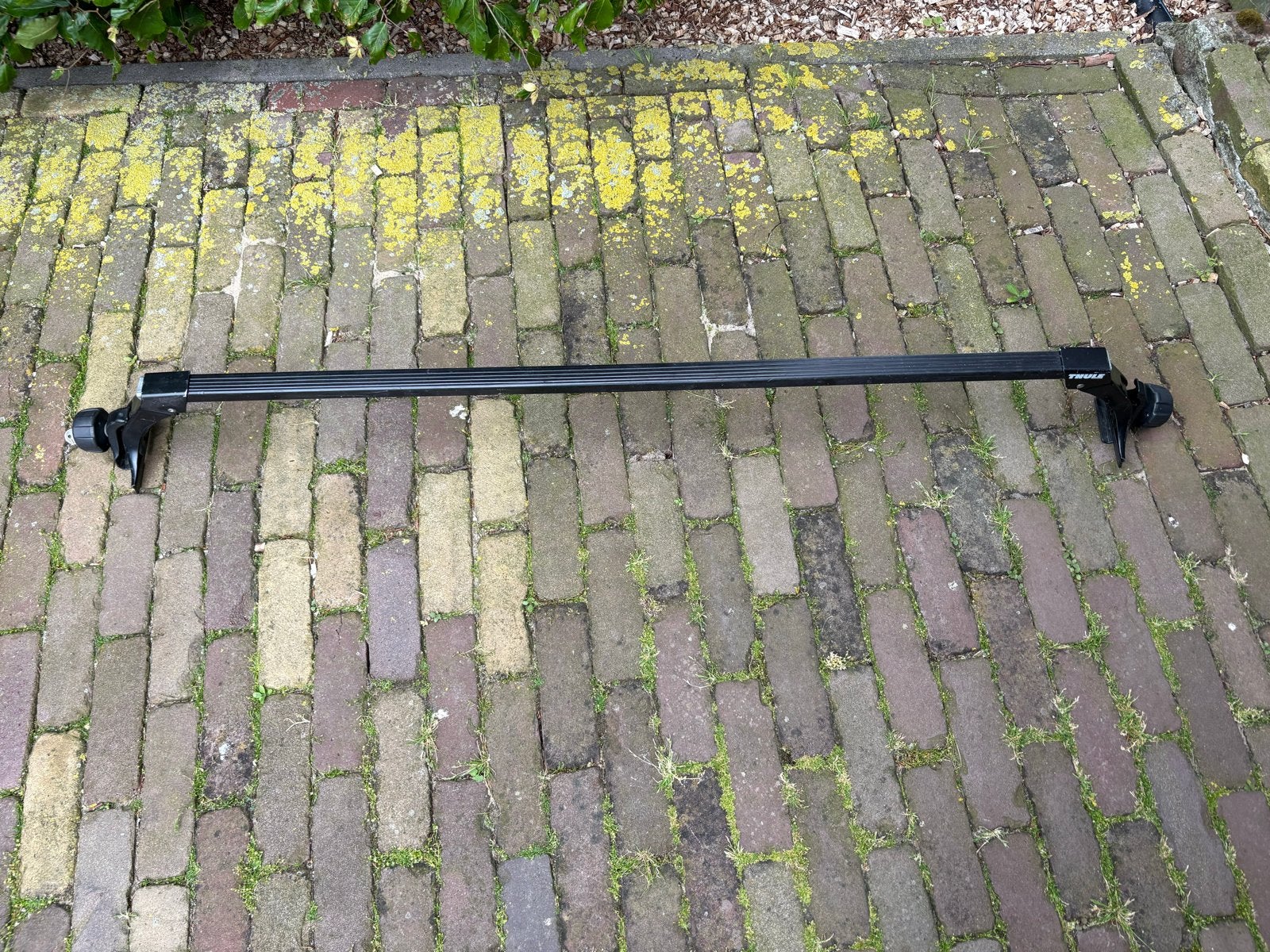 Thule dakdragers (2 stuks) met slot en sleutel, Ophalen, Gebruikt