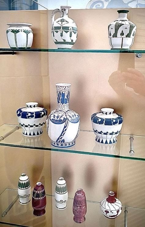 Gezocht: Porselein-Biscuit vazen van De Porceleyne Fles, Antiek en Kunst, Ophalen of Verzenden