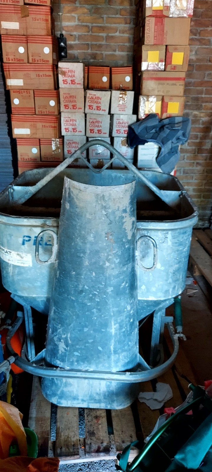 Gebruikte betonkubel / cementstortbak L360, Ophalen, Gebruikt