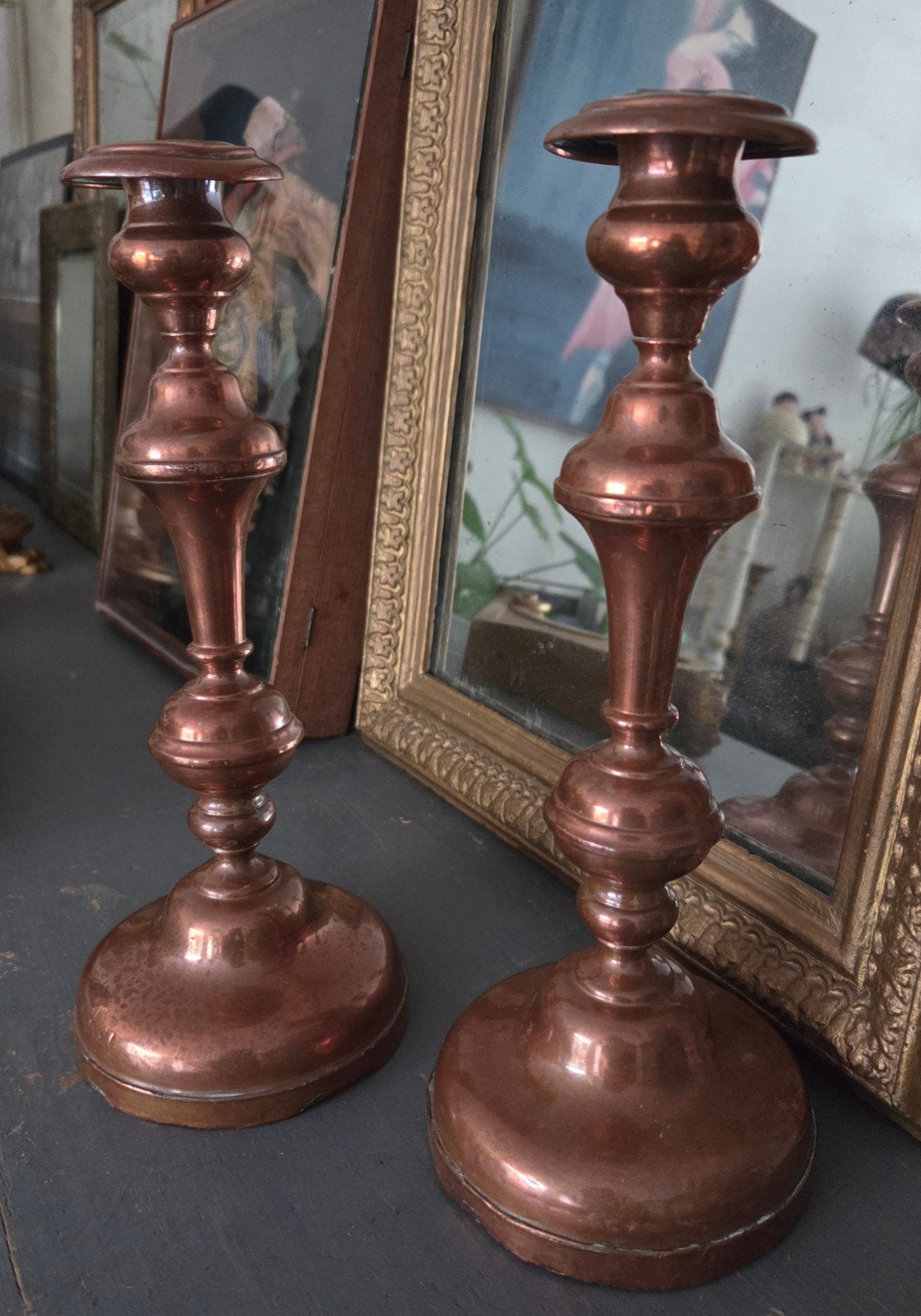 Paar antieke Franse kandelaars met koper
beslagen
28 cm hoog, Ophalen of Verzenden