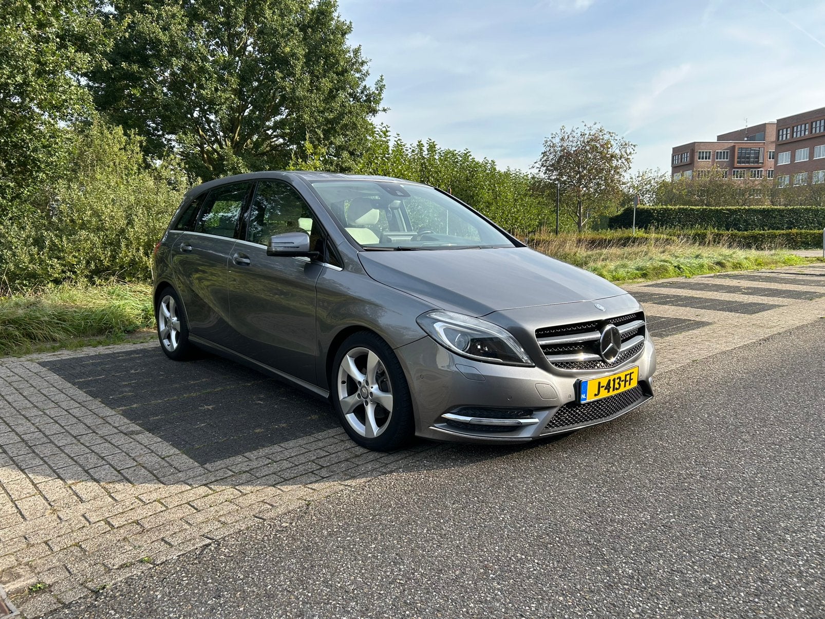 Mercedes-Benz B-Klasse 2.0 B200 2013 Grijs Carplay Trekhaak, Auto's, 1325 kg, Beige, Particulier, 17 km/l