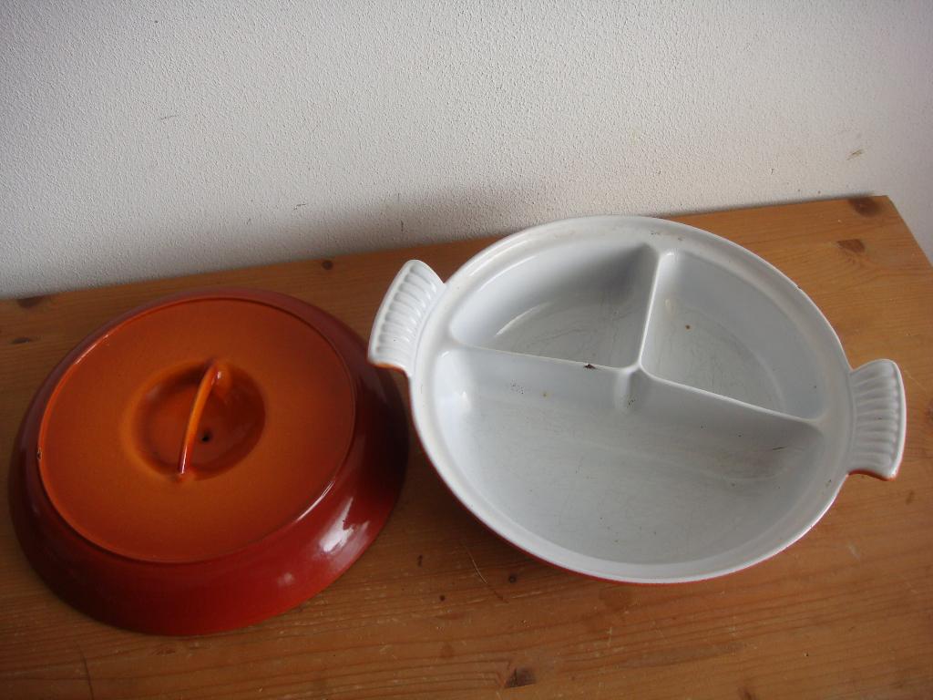 Ouderwetse emaille verdeelschaal met deksel, Antiek en Kunst, Antiek | Emaille, Ophalen of Verzenden