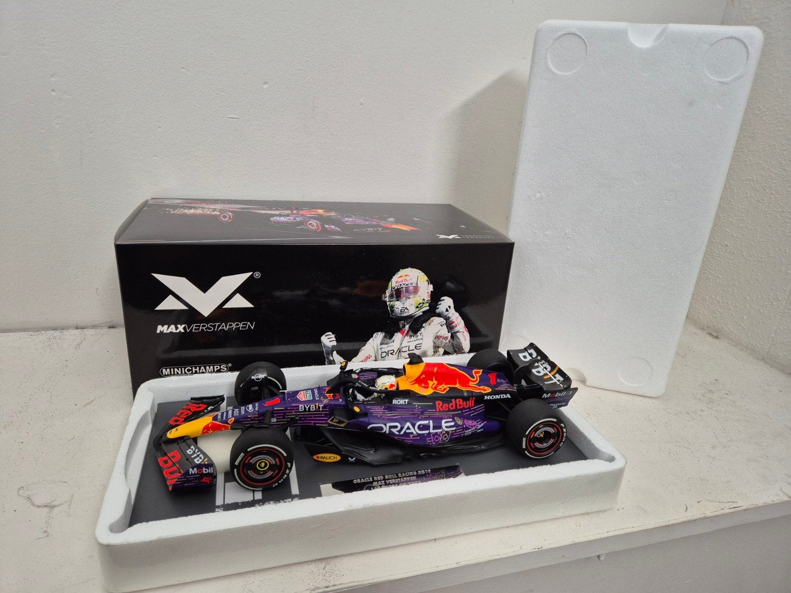 max verstappen 1:18  special livery rb19 las vegas 2023 F1, Hobby en Vrije tijd, Modelauto's | 1:18, Ophalen, Nieuw, Auto, MiniChamps