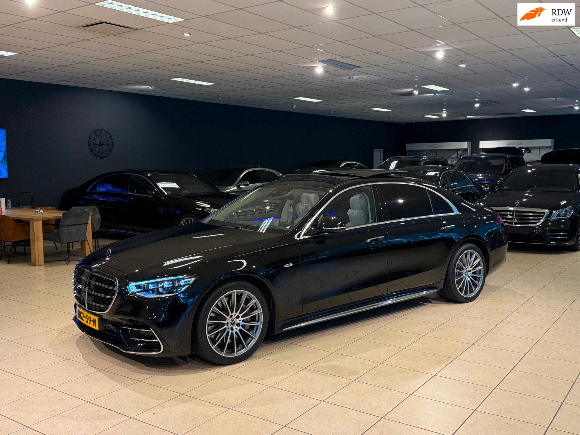 Mercedes-Benz S-klasse S580 e 4MATIC Lang/Manufaktur/4D-Bur/, Auto's, Mercedes-Benz, Automaat, Gebruikt, 367 pk, Zwart