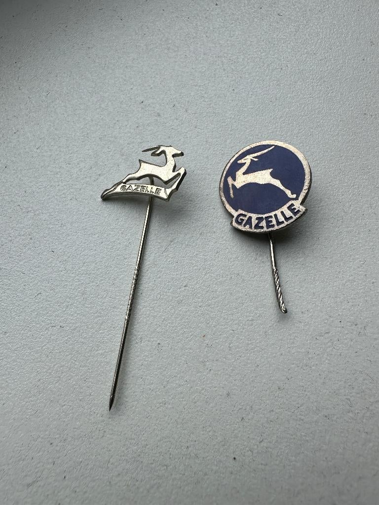 2 mooie oude Gazelle spelden ( 1 x emaille )speld., Verzamelen, Merken en Reclamevoorwerpen, Ophalen of Verzenden, Gebruikt, Gebruiksvoorwerp